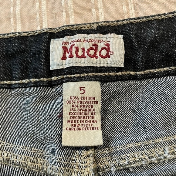 Mudd Mid Rise Dark Wash Denim Jean Bermuda Shorts Juniors 5 - Picture 3 of 6